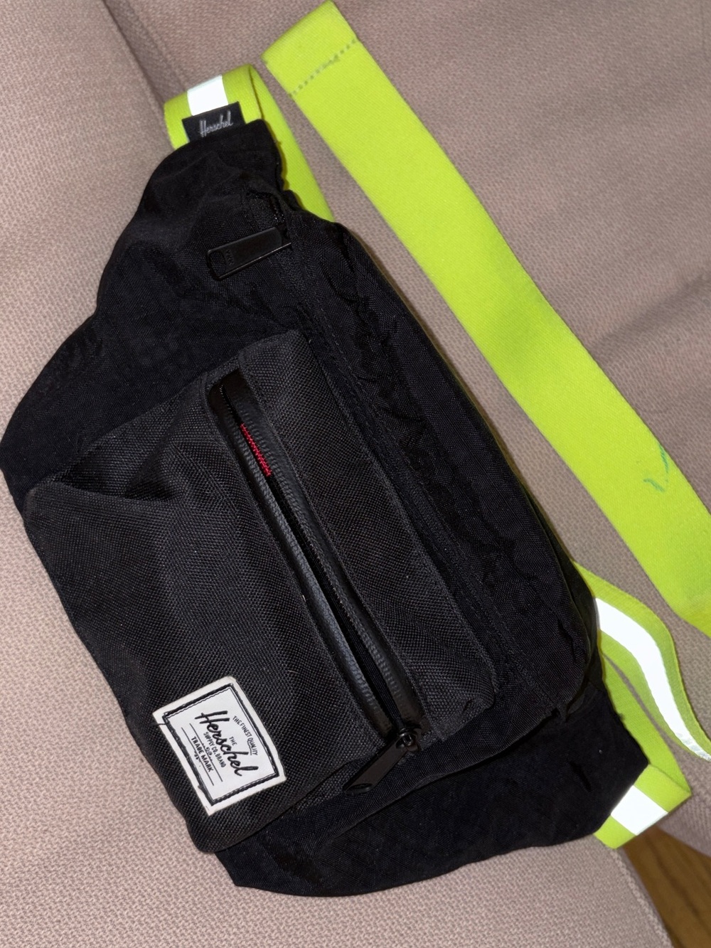 Herschel Pop Quiz Hip Pack - Black with Neon Yellow Strap - 3.5L - Picture 2 of 3
